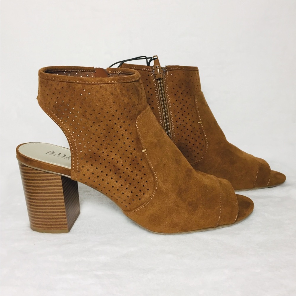 A.N.A Tasha Women’s Toe Block Heels Boot SIZE 10